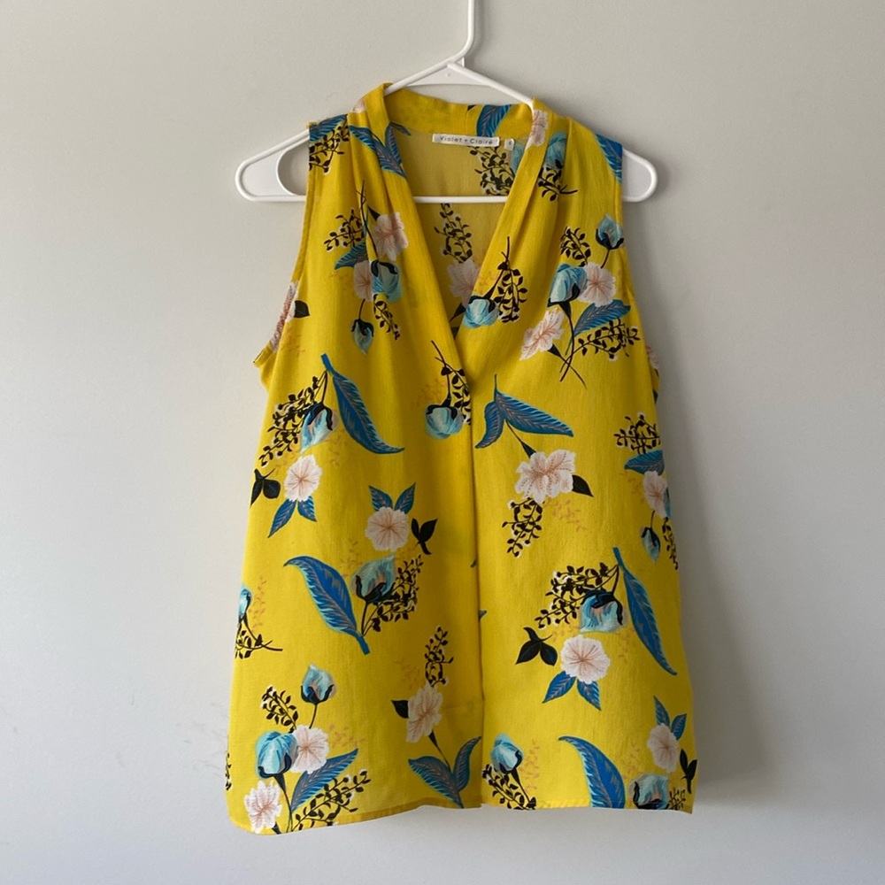 Violet + Claire floral blouse Sz S